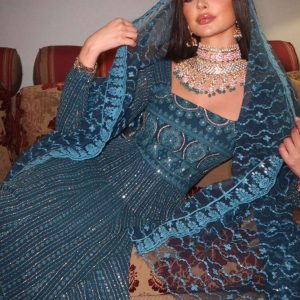 Robe bleu avec voile à louer
