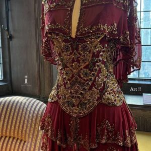 Robe broderie rouge